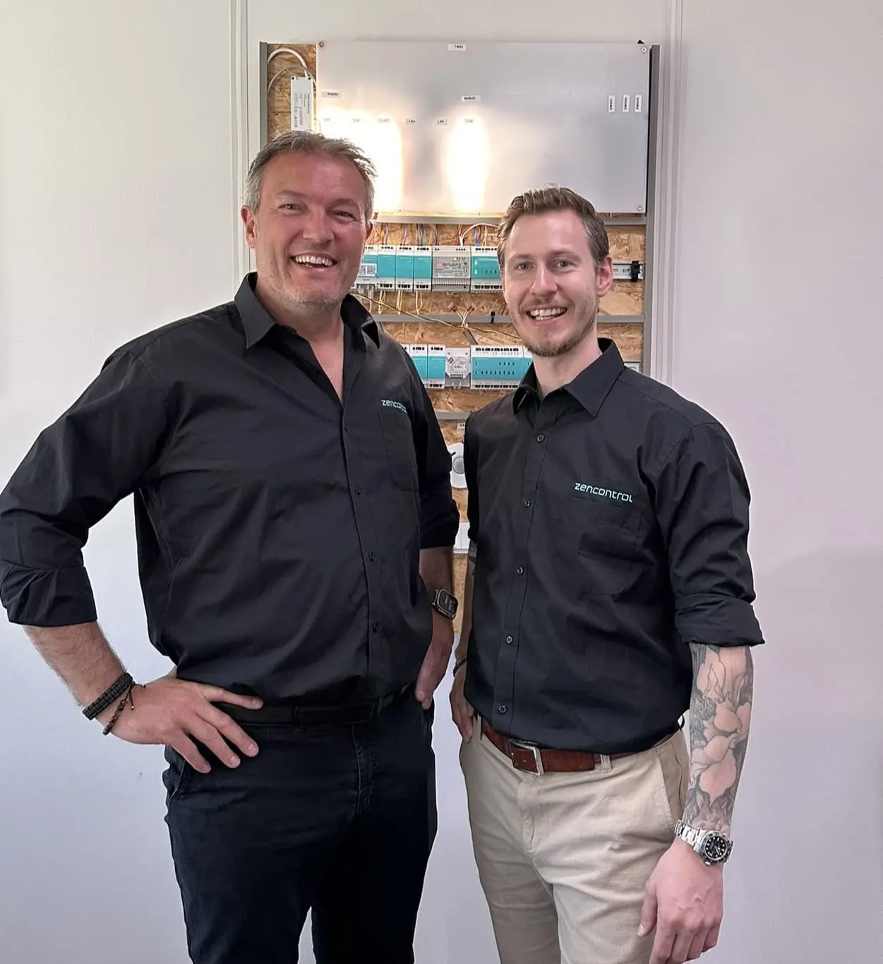 Martin og Johan foran tavle