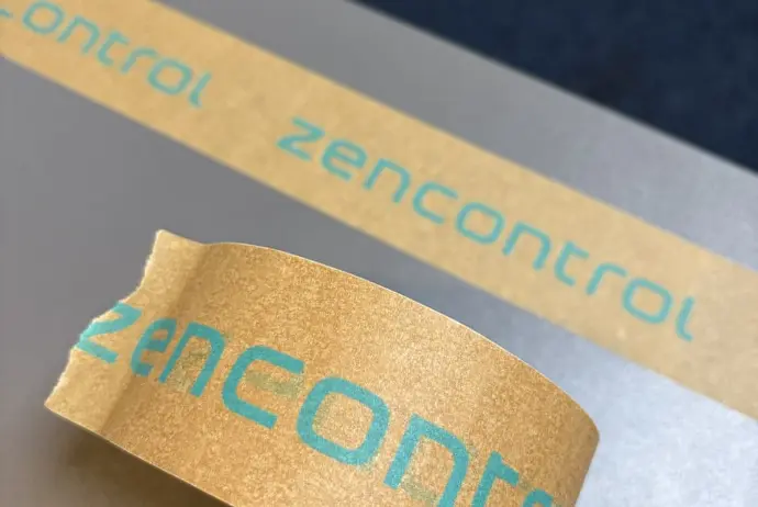 Pakke med zencontrol navn på pakketapen